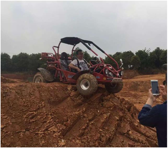 XTM MOTO Off Road Buggy & lado a lado UTV em maior parque florestal Jialong internacional Base Off-Road do China